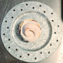 Load image into Gallery viewer, Cinnawho Jumbo Cinnamon Rolls